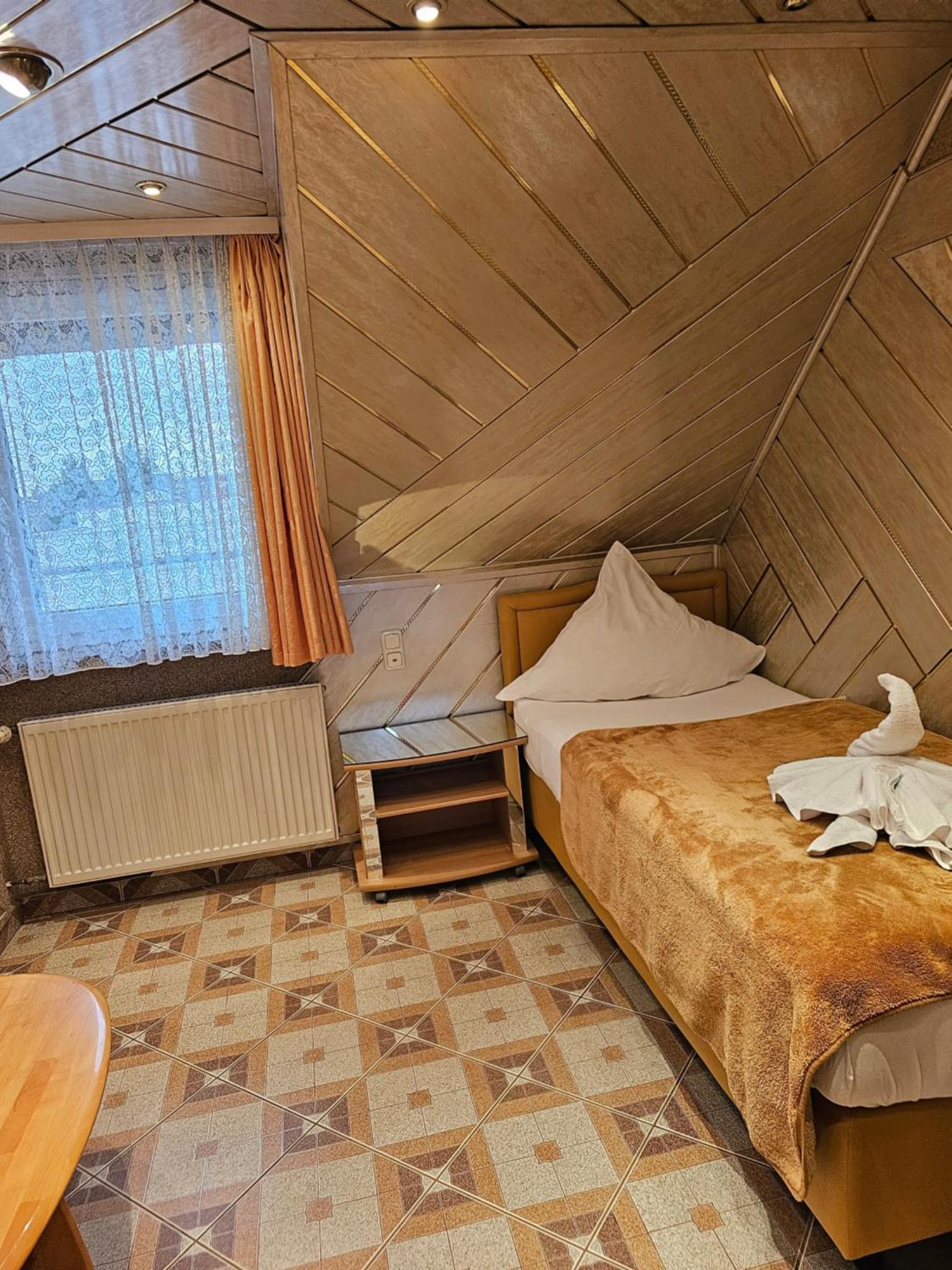 Hotel Tenne Фирнхайм Екстериор снимка