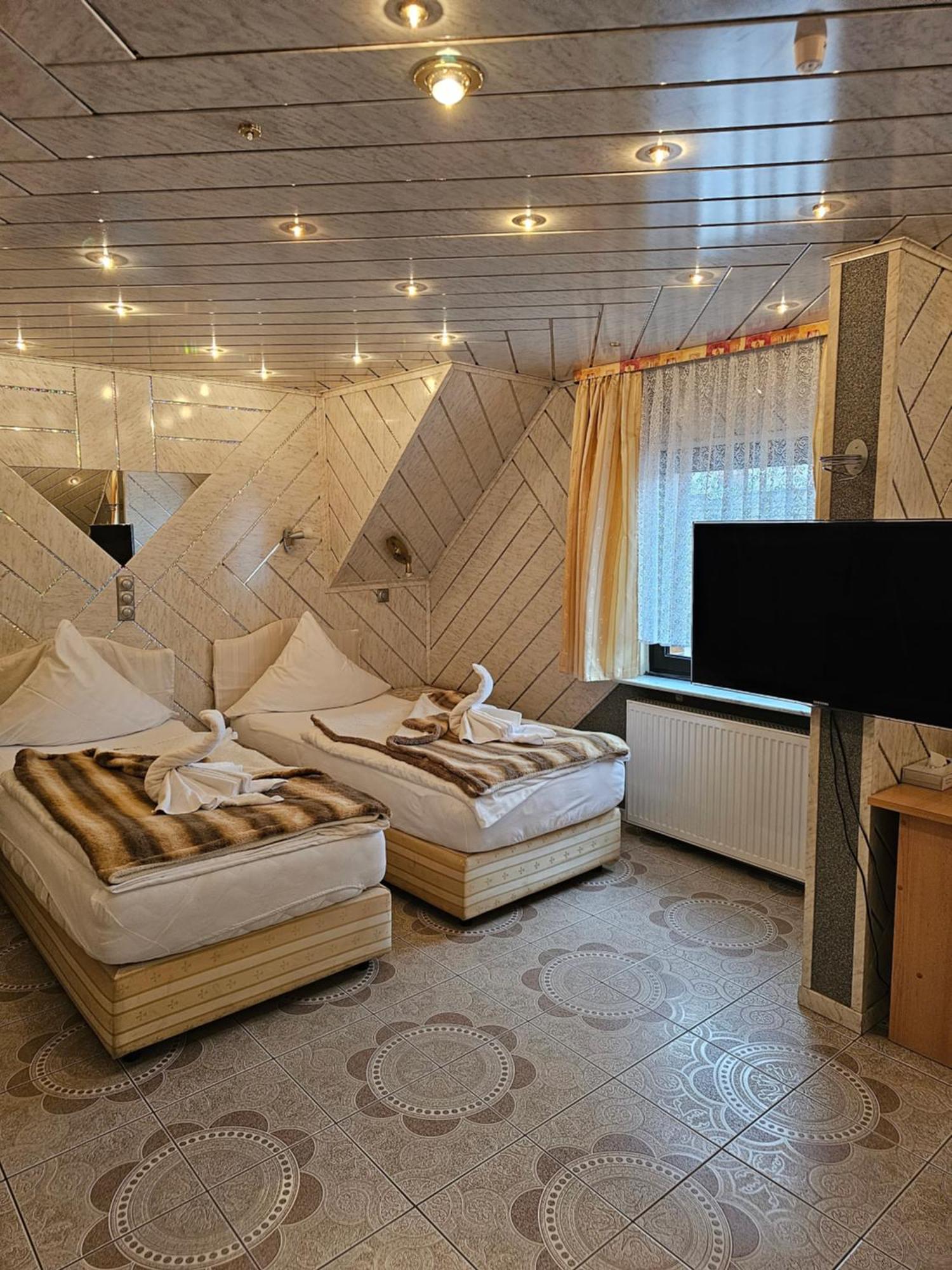 Hotel Tenne Фирнхайм Екстериор снимка