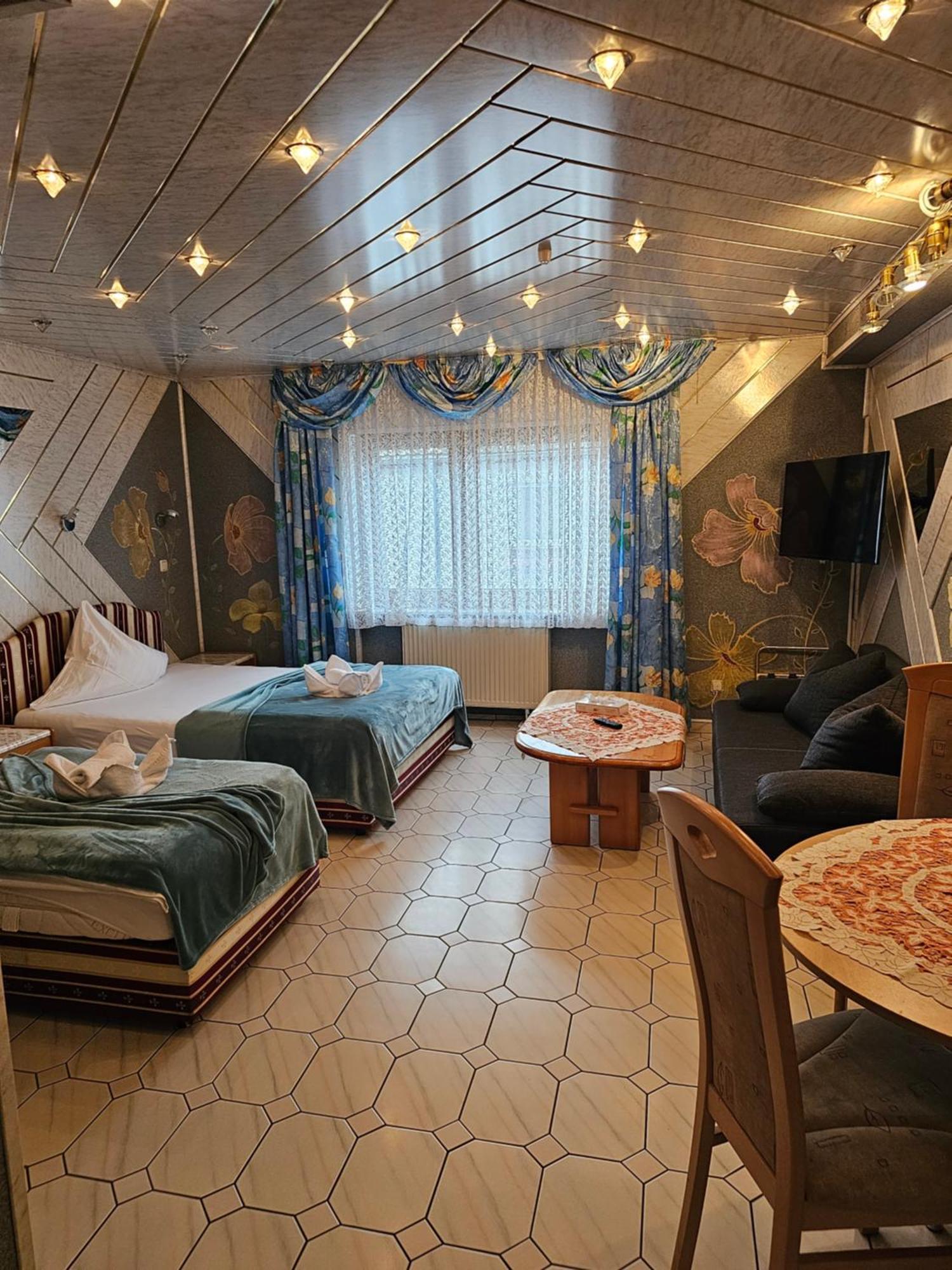 Hotel Tenne Фирнхайм Екстериор снимка